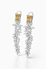 Load image into Gallery viewer, Emerald elan drop earings
