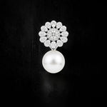 Load image into Gallery viewer, Pearl symphony earings
